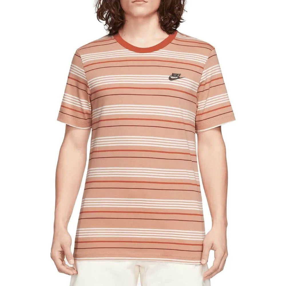 NIKE M NSW TEE CLUB STRIPE BRWN