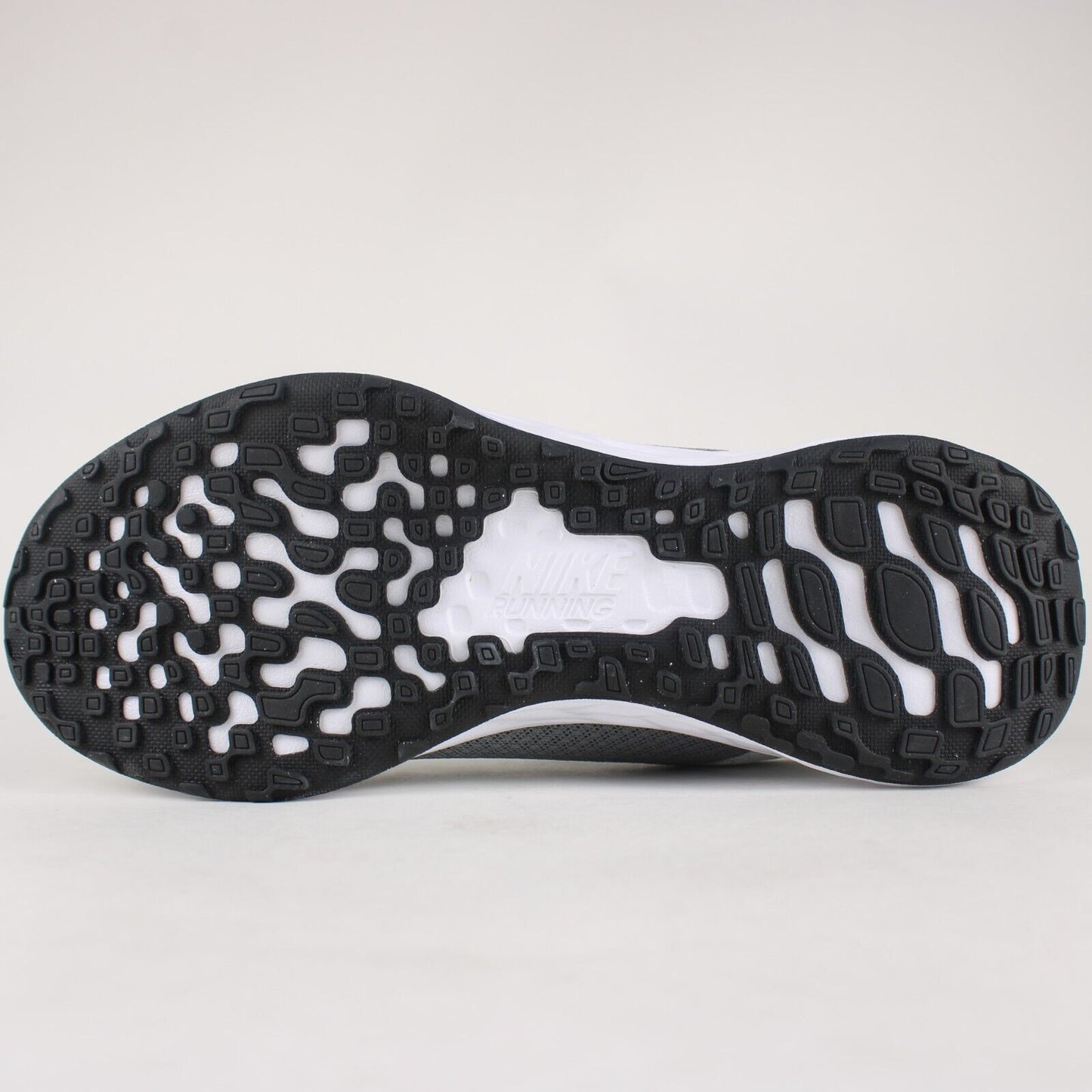 Nike Revolution 6